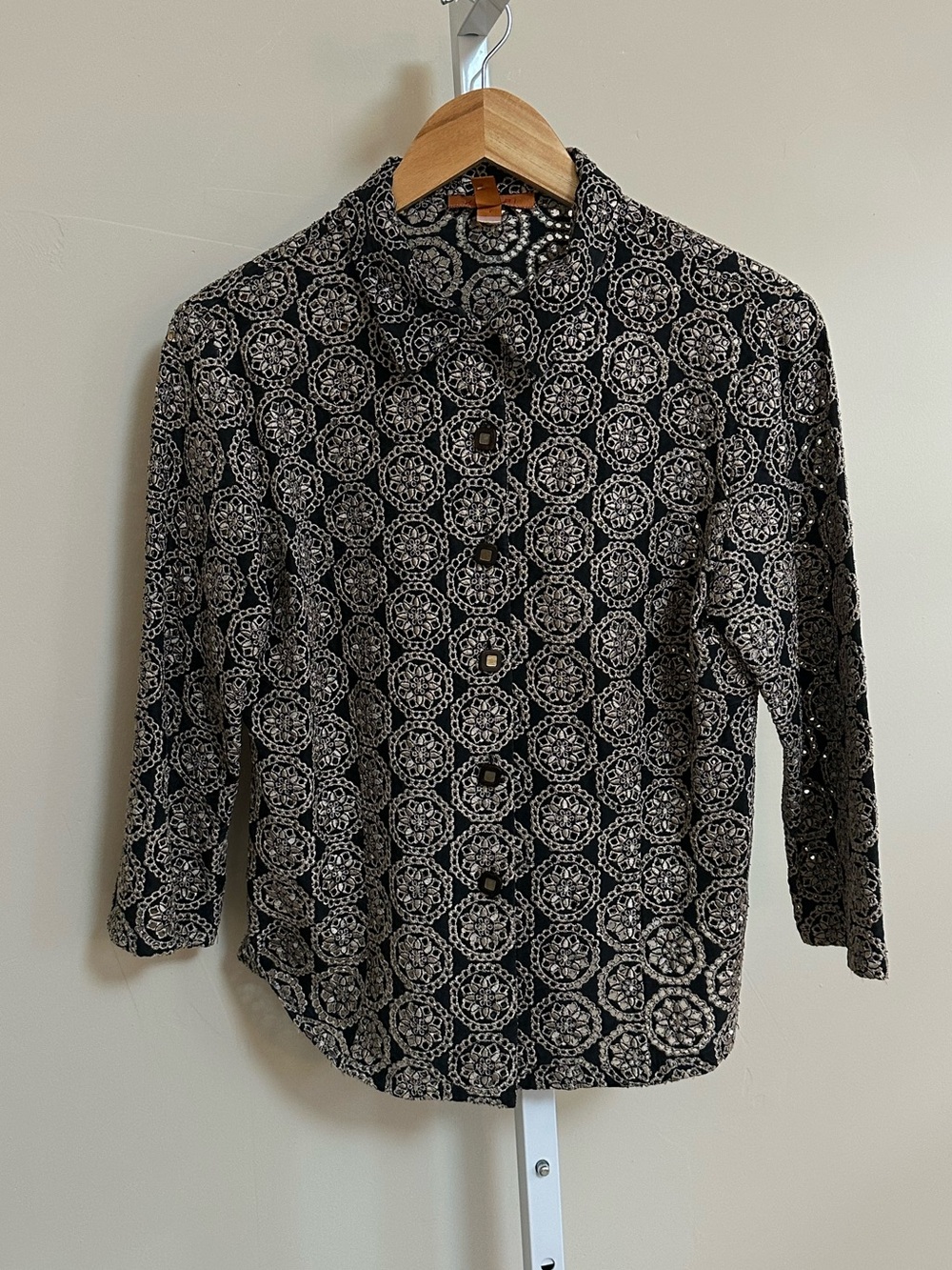 Harari Black Silk Eyelet Embroidered Button Front Blouse L - Picture 2 of 8
